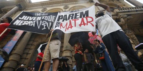 Risco de negro ser vítima de homicídio é 2,7 vezes maior no Brasil Imagem referente a Risco de negro ser vítima de homicídio é 2,7 vezes maior no Brasil
