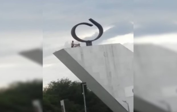 Com vista para o STF: casal é filmado transando no Panteão da Pátria