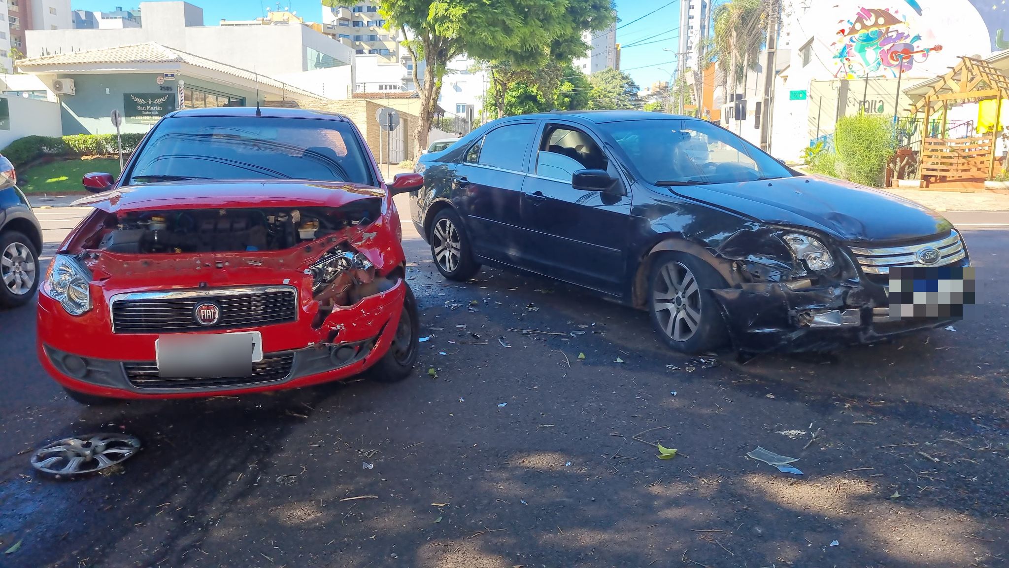 Fusion e Palio colidem na região central de Cascavel