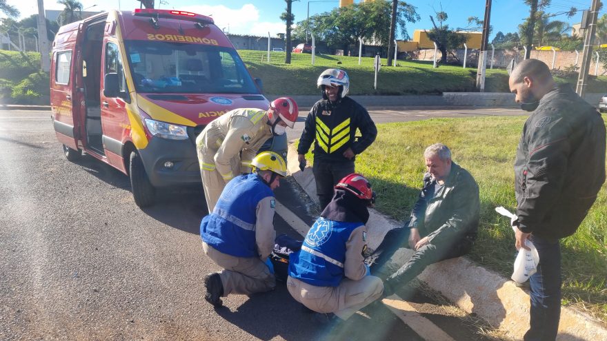 Carro e moto se envolvem em colisão no Trevo da Portal