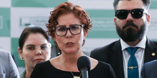 Moraes nega suspensão de processo contra Carla Zambelli Imagem referente a Moraes nega suspensão de processo contra Carla Zambelli