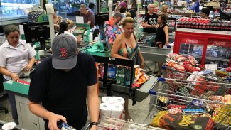 Supermercados defendem contrato de trabalho por hora