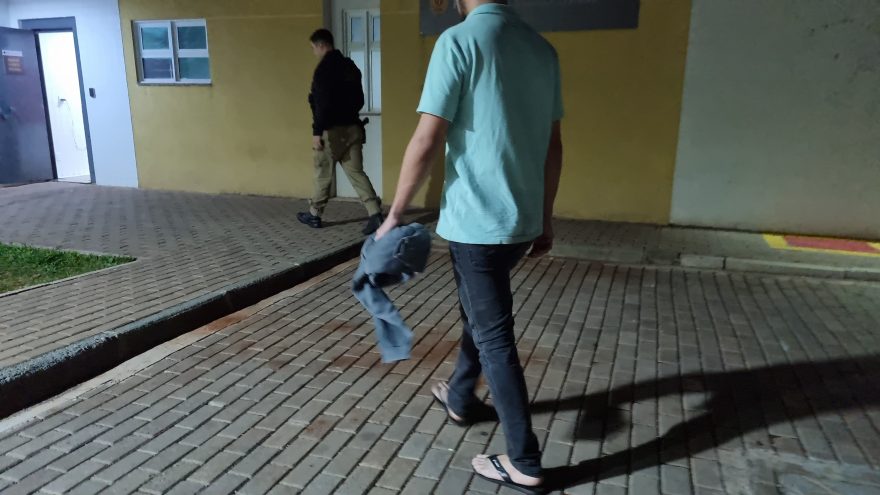 Casal se “estapeia” na Av. Carlos Gomes e é preso pela PM