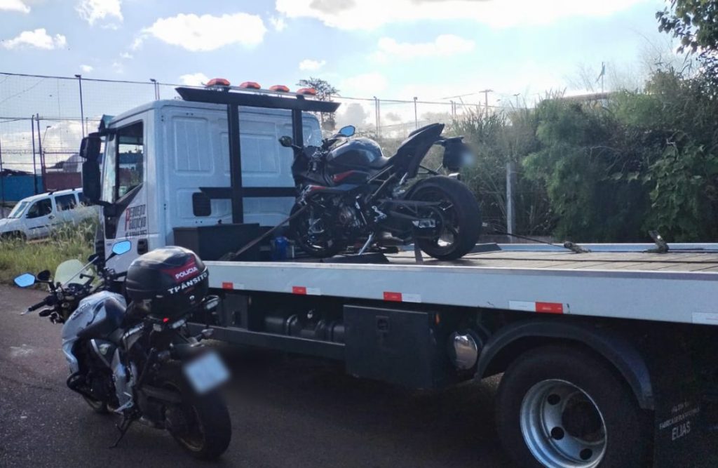 Operação na Região Sul resulta em 40 autos de infração e duas motos apreendidas