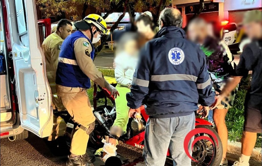 Mulher sofre grave acidente de moto e perde dedos do pé em Foz do Iguaçu Mulher sofre grave acidente de moto e perde dedos do pé em Foz do Iguaçu