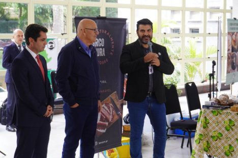 Adapar anuncia portaria inédita para regulamentar criação do Porco Moura no Paraná Imagem referente a Adapar anuncia portaria inédita para regulamentar criação do Porco Moura no Paraná