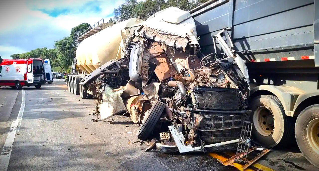 Caminhão de Cascavel está entre os veículos envolvidos no grave acidente na BR-277, em Prudentópolis