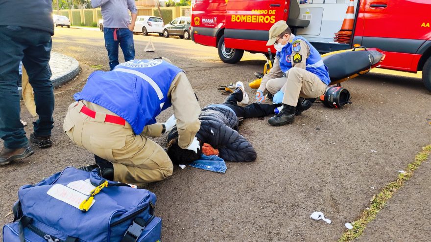 Motociclista tem lesão grave após forte colisão com XC40 no Bairro Country