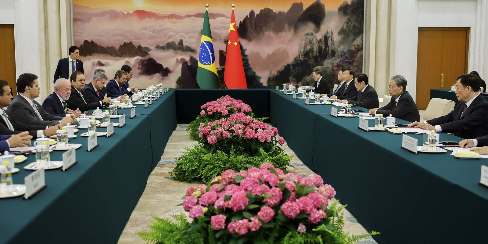 Parcerias com China beneficiarão infraestrutura e saúde, diz Lula Parcerias com China beneficiarão infraestrutura e saúde, diz Lula