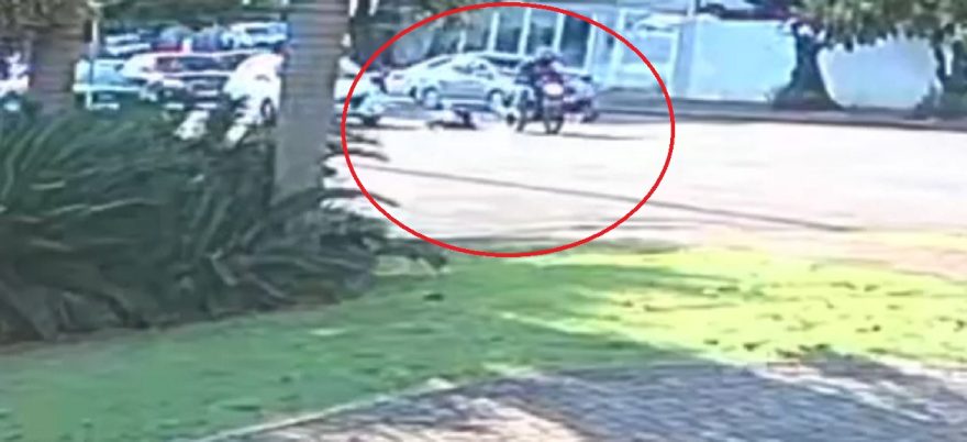 Vídeo mostra garupa de moto caindo em acidente na Rua Antonina