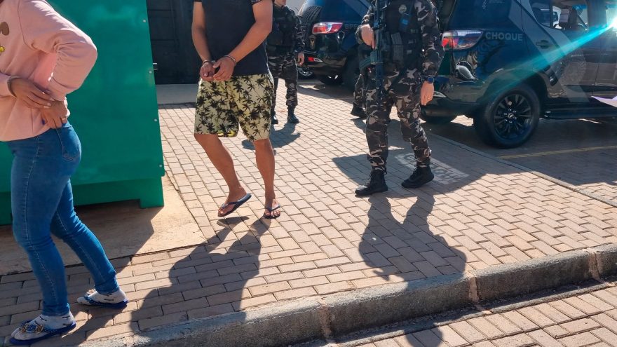 Ação conjunta entre CHOQUE, GM e GDE termina com casal detido no Jardim Veneza
