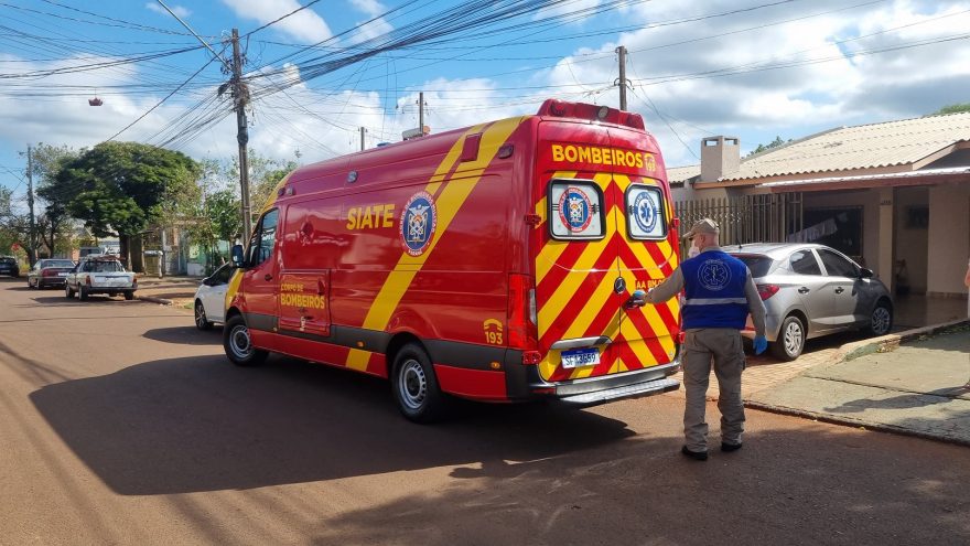 Homem é socorrido após cair de telhado no bairro Esmeralda