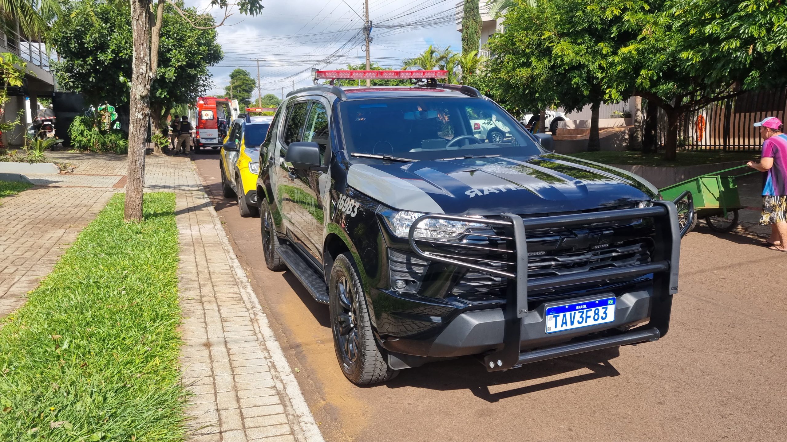 Ocorrência de surto mobiliza socorristas e autoridades policiais no Esmeralda Ocorrência de surto mobiliza socorristas e autoridades policiais no Esmeralda