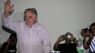 Deputados e senadores brasileiros lamentam morte de Mujica