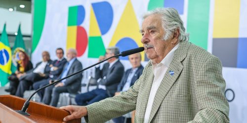 Líderes destacam papel de Mujica na integração latino-americana Imagem referente a Líderes destacam papel de Mujica na integração latino-americana
