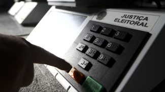 Cármen Lúcia pede que eleitor regularize título até 19 de maio
