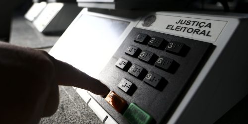 Cármen Lúcia pede que eleitor regularize título até 19 de maio Imagem referente a Cármen Lúcia pede que eleitor regularize título até 19 de maio