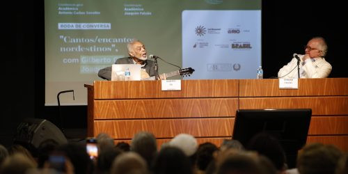Encontro sobre Suassuna transforma-se em show de Gilberto Gil na ABL Imagem referente a Encontro sobre Suassuna transforma-se em show de Gilberto Gil na ABL