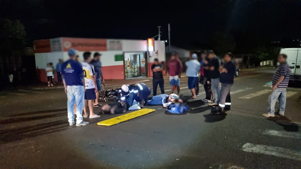 Forte batida entre motos na Avenida das Pombas deixa três pessoas feridas