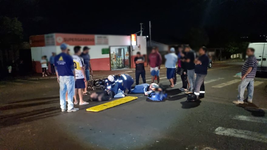 Forte batida entre motos na Avenida das Pombas deixa três pessoas feridas