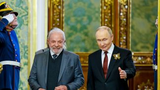 Lula estimula Putin a se reunir com Zelensky pela paz