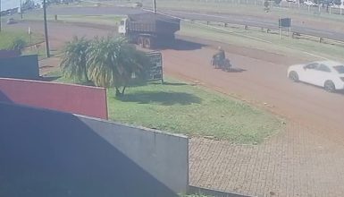 Imagem referente a Câmera mostra como aconteceu o acidente que vitimou Valdair Farezin, em Cascavel