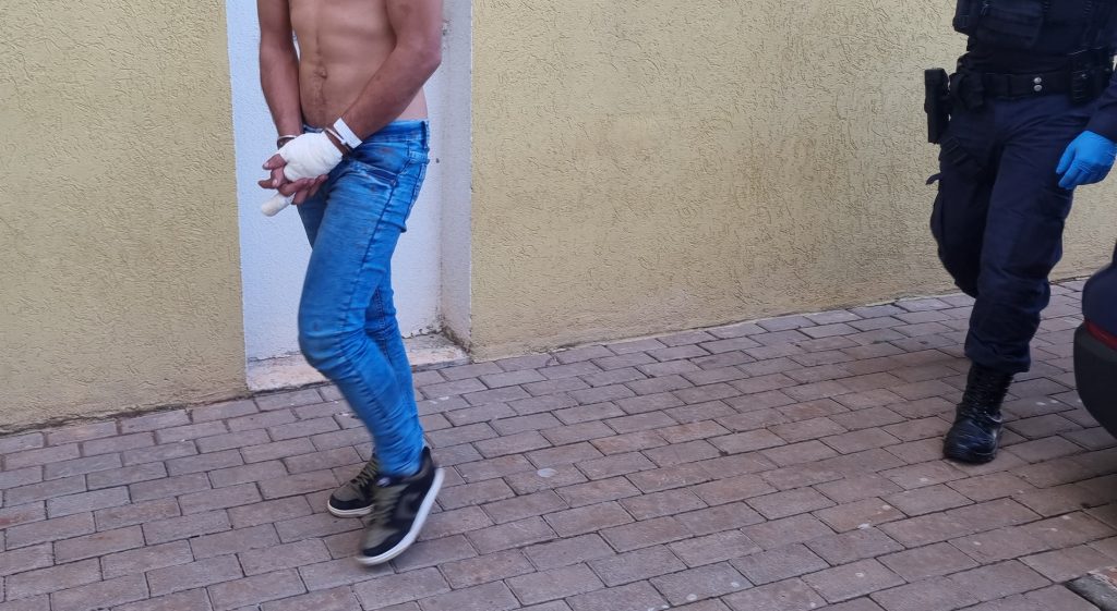 Homem é preso por violência doméstica no Bairro Universitário Homem é preso por violência doméstica no Bairro Universitário