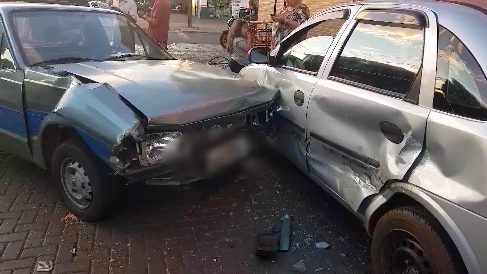 Acidente envolve quatro veículos no Bairro Santa Felicidade