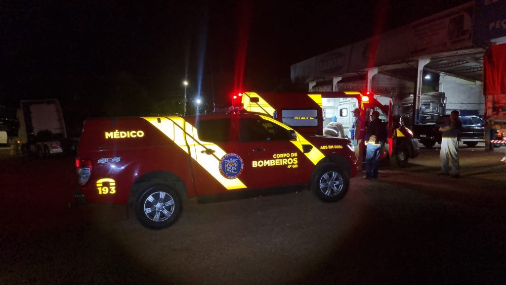 Mulher é atingida por cabine de caminhão no Bairro Cataratas