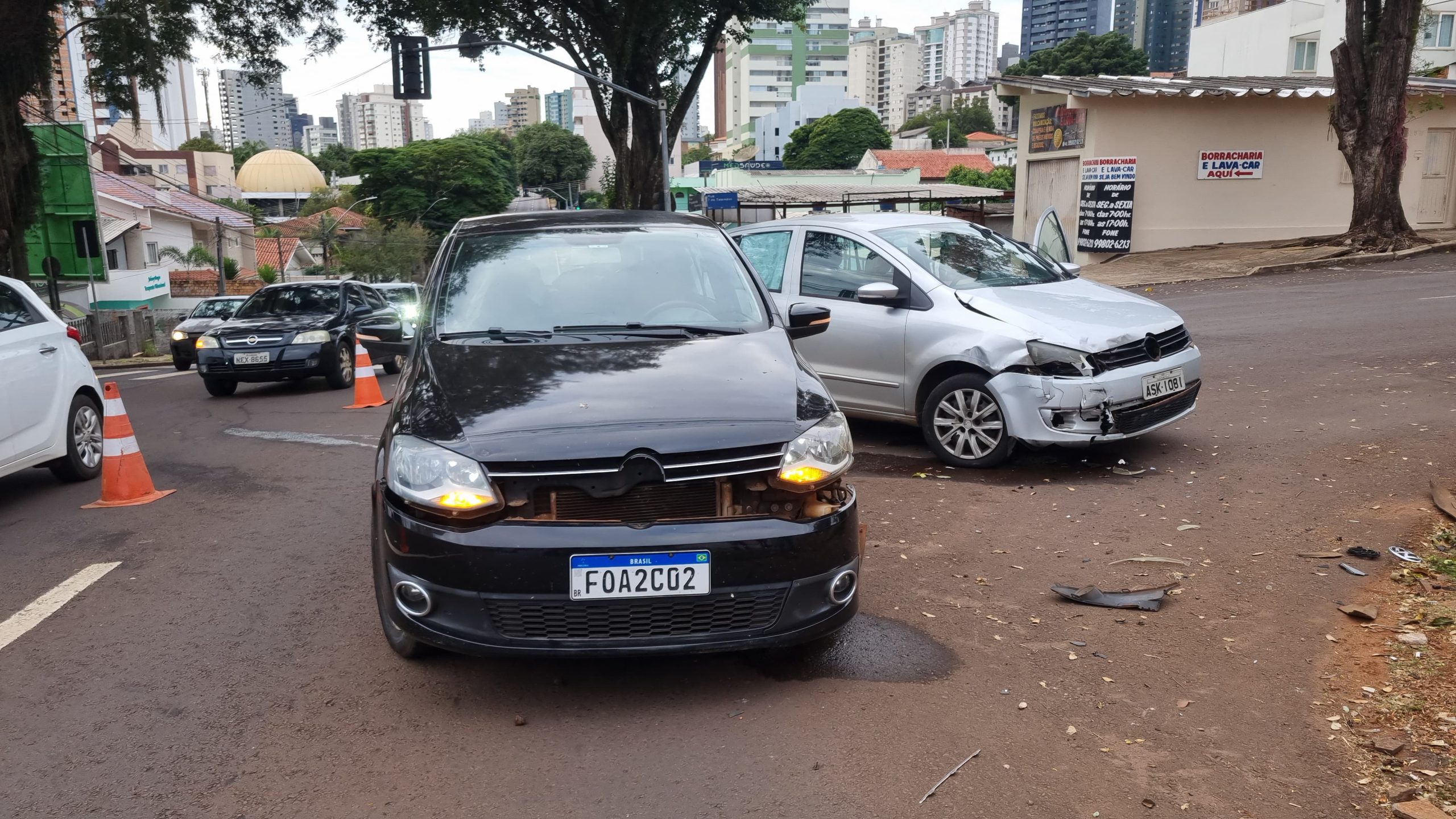 Colisão entre dois Fox é registrada no Centro de Cascavel