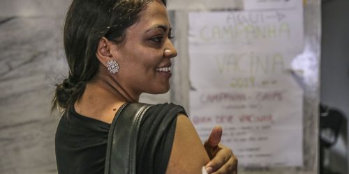 DF amplia vacinação contra gripe para população acima de 6 meses Imagem referente a DF amplia vacinação contra gripe para população acima de 6 meses