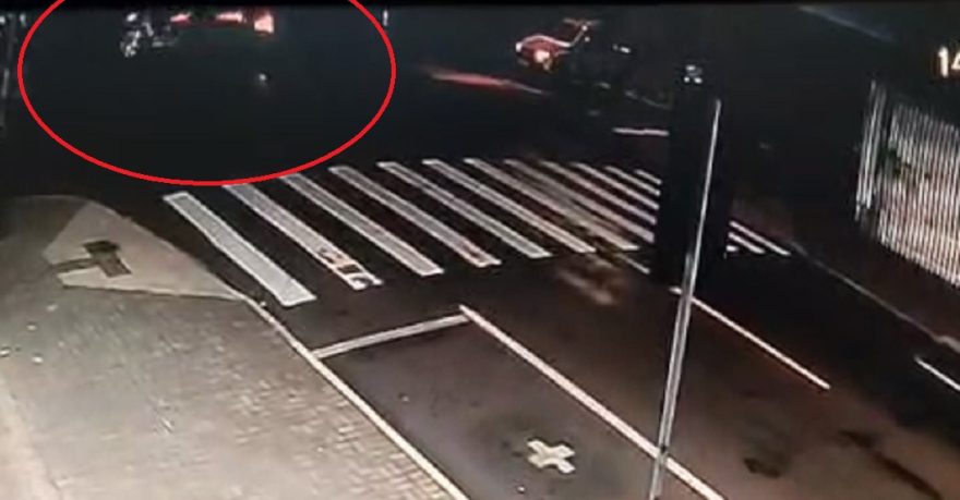 Câmera registra acidente que deixou casal ferido na Rua Xavantes
