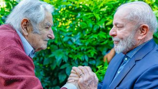 Lula participa de funeral do ex-presidente do Uruguai Pepe Mujica