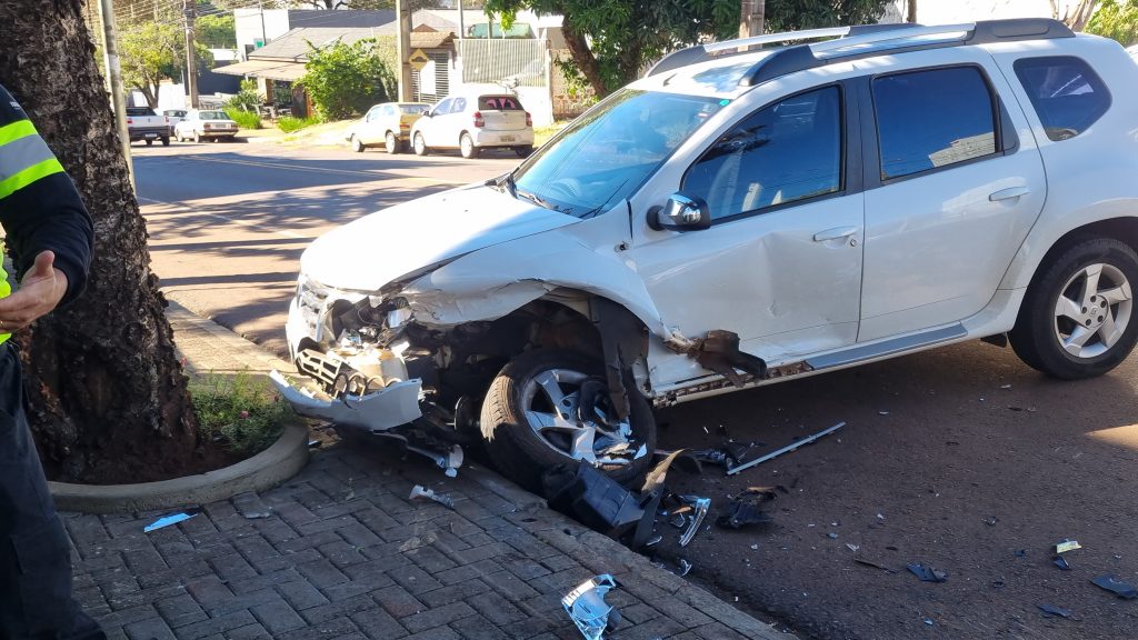Acidente entre quatro carros é registrado na Rua Manaus Acidente entre quatro carros é registrado na Rua Manaus