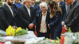 Milhares de uruguaios se despedem de Pepe Mujica em funeral