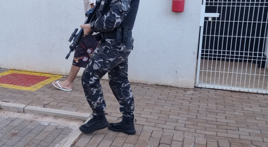 Choque prende indivíduo com drogas no Santa Cruz