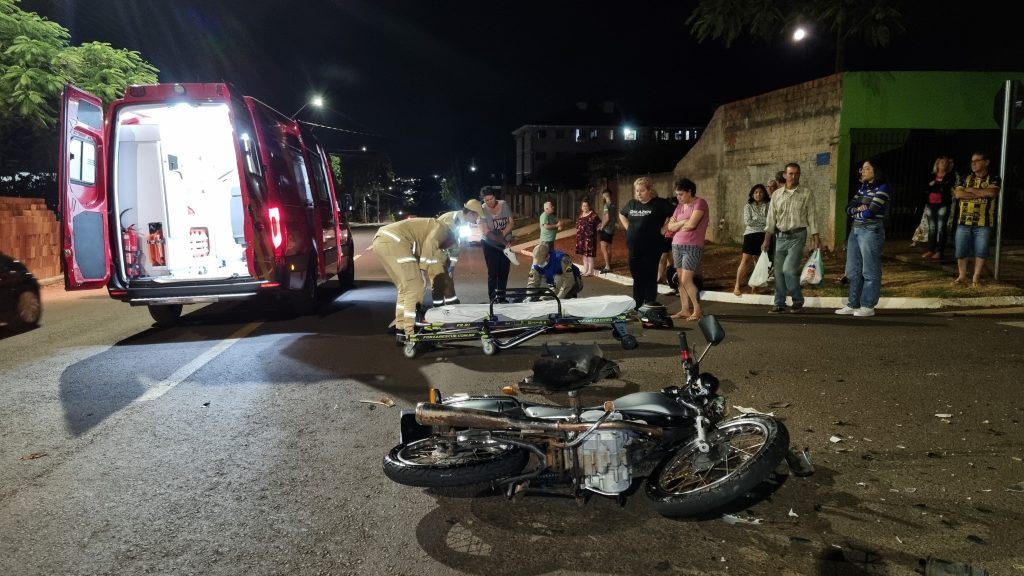 Batida entre Gol e moto é registrada no Bairro Brasília em Cascavel