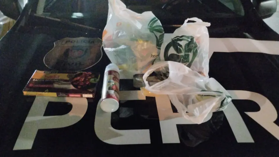 Vovó do crime! Idosa de 79 anos é flagrada furtando R$ 350 em produtos Vovó do crime! Idosa de 79 anos é flagrada furtando R$ 350 em produtos