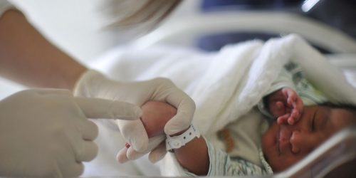 Sub-registro de nascimento cai para 1,05% em 2023, o menor desde 2015 Imagem referente a Sub-registro de nascimento cai para 1,05% em 2023, o menor desde 2015