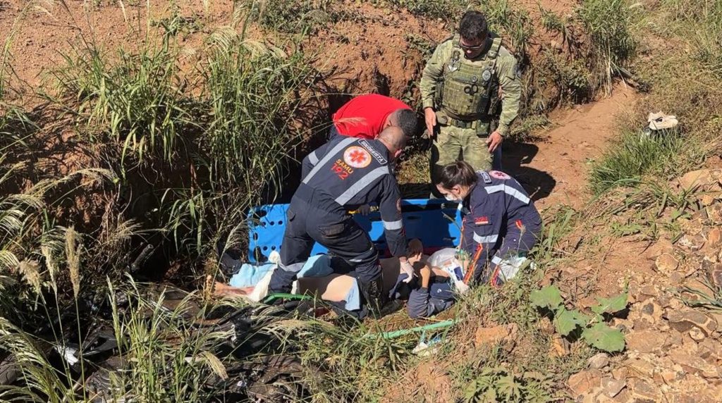 Motociclista fica ferido em colisão com caminhão na rodovia BR-163 Motociclista fica ferido em colisão com caminhão na rodovia BR-163