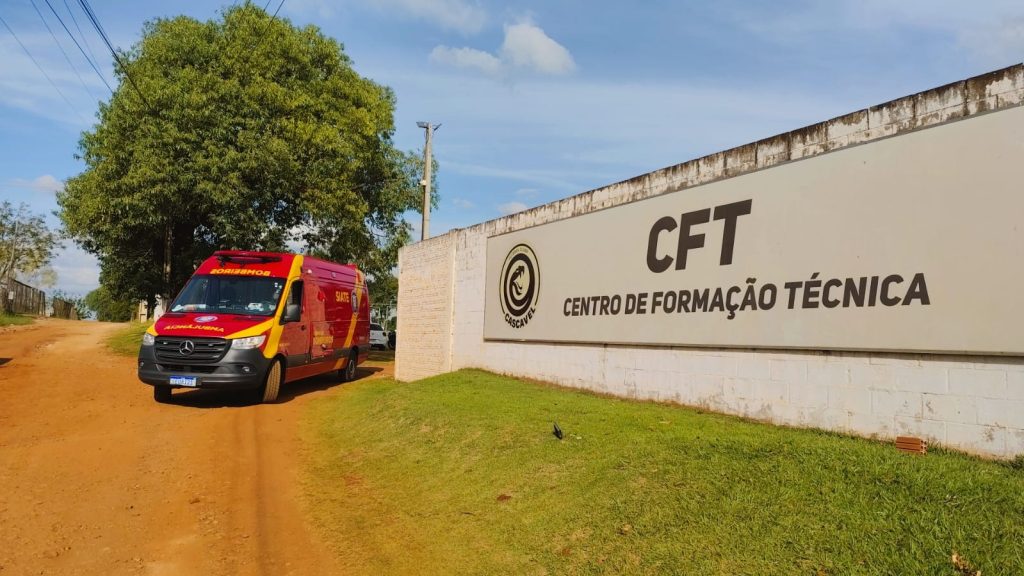 Adolescente sofre fratura na perna em amistoso realizado no Centro de Formação do FCC Adolescente sofre fratura na perna em amistoso realizado no Centro de Formação do FCC