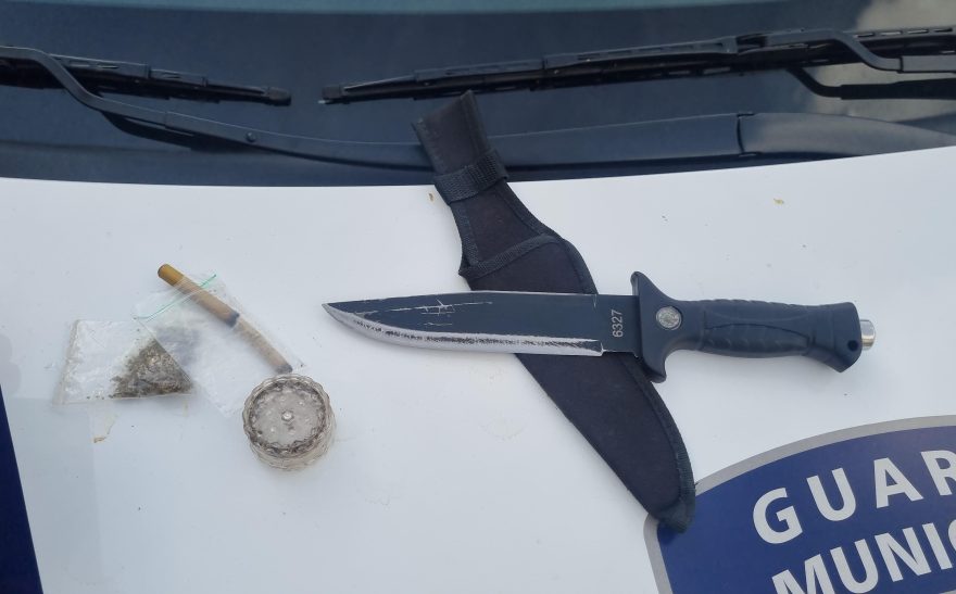 Após denúncia de consumo de maconha no terminal, GM aborda jovem e apreende faca
