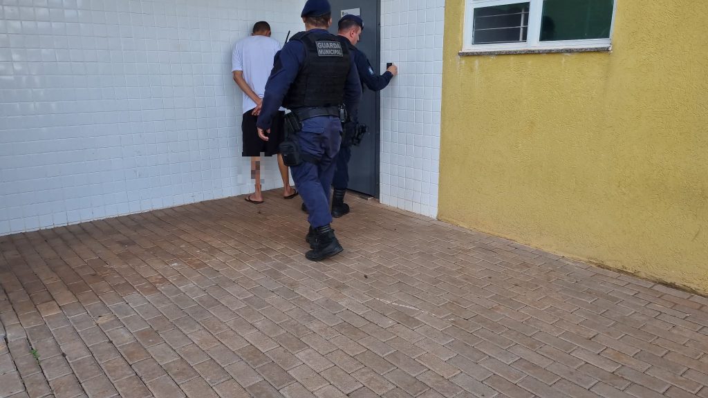 Homem é detido com crack no Terminal Leste Homem é detido com crack no Terminal Leste