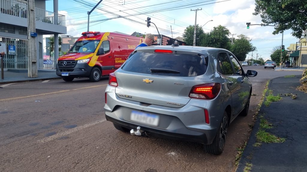 Menino de 14 anos tem lesão na cabeça após ser atropelado por carro na Rua Souza Naves Menino de 14 anos tem lesão na cabeça após ser atropelado por carro na Rua Souza Naves