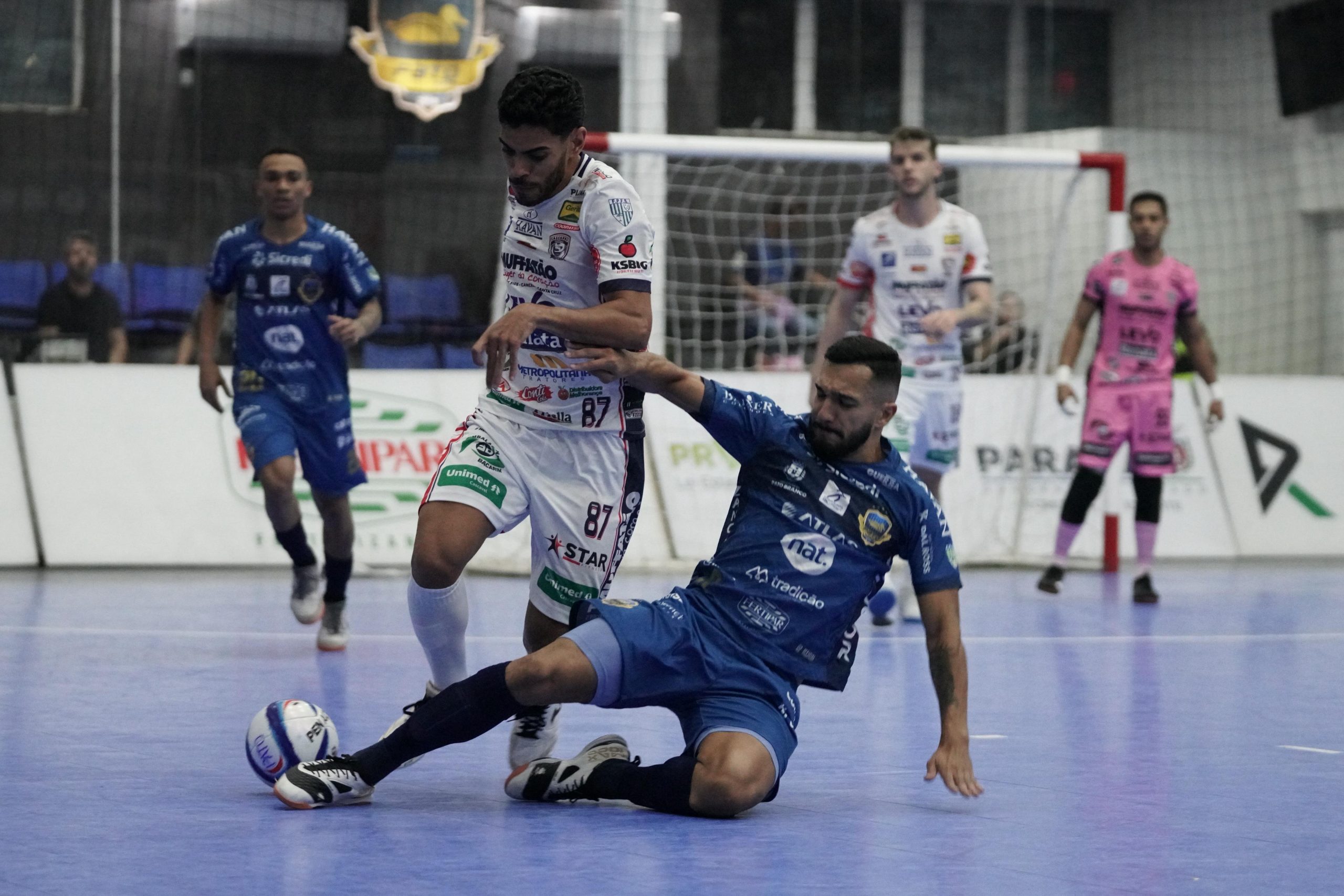 Em jogo cheio de emoções, Cascavel Futsal e Pato empatam em 3 a 3 pelo Paranaense
