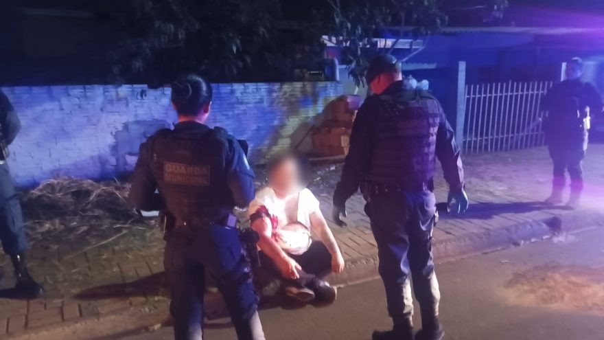 Briga entre irmãos termina com homem esfaqueado no Cascavel Velho