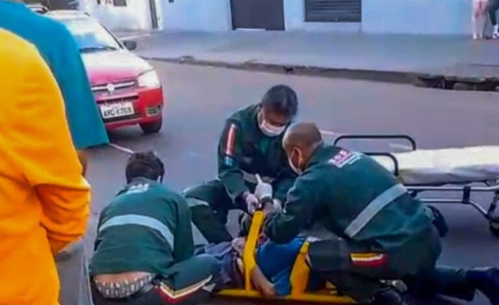 Idoso de 93 anos em lesões gravíssimas ao ser atropelado acidentalmente pela nora Idoso de 93 anos em lesões gravíssimas ao ser atropelado acidentalmente pela nora