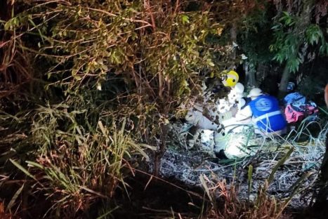Motociclista é arremessado para fora da rodovia e motorista foge sem prestar socorro na BR-163 Motociclista é arremessado para fora da rodovia e motorista foge sem prestar socorro na BR-163