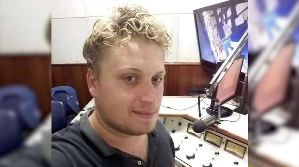 Douglas Carmelengo é o jovem que teve infarto fulminante e morreu em frente à Igreja Nossa Senhora do Rocio Douglas Carmelengo é o jovem que teve infarto fulminante e morreu em frente à Igreja Nossa Senhora do Rocio