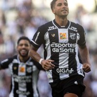 Imagem referente a Ceará afunda Sport e garante mais uma rodada no G6 do Brasileirão